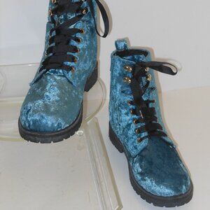 OLIVIA MILLER BLUE VELVET ANKLE BOOTS SIZE 7.5 MEDIUM